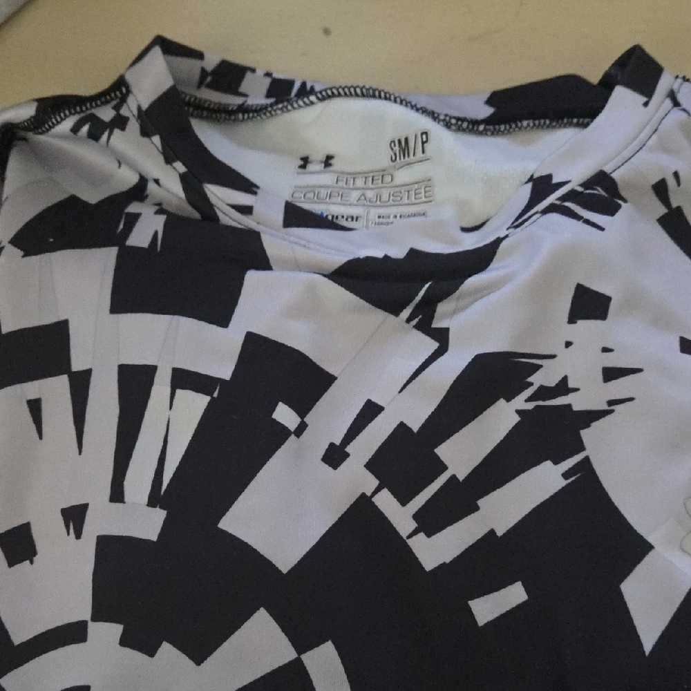 Under Armour Women's Graphic Black and White Tee